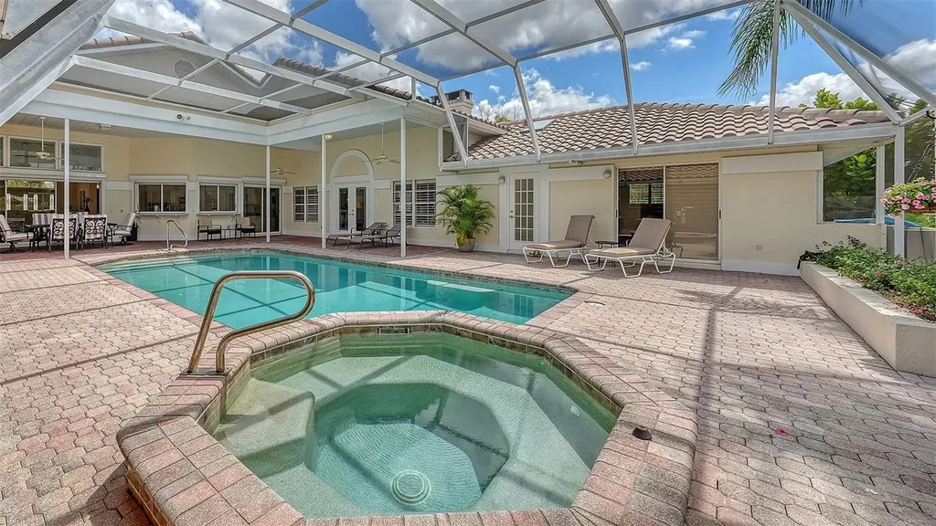 3988 Losillias Drive Sarasota FL 34238