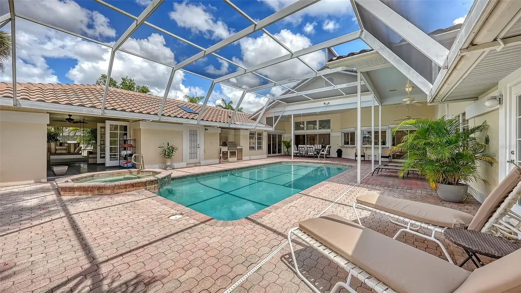 3988 Losillias Drive Sarasota FL 34238