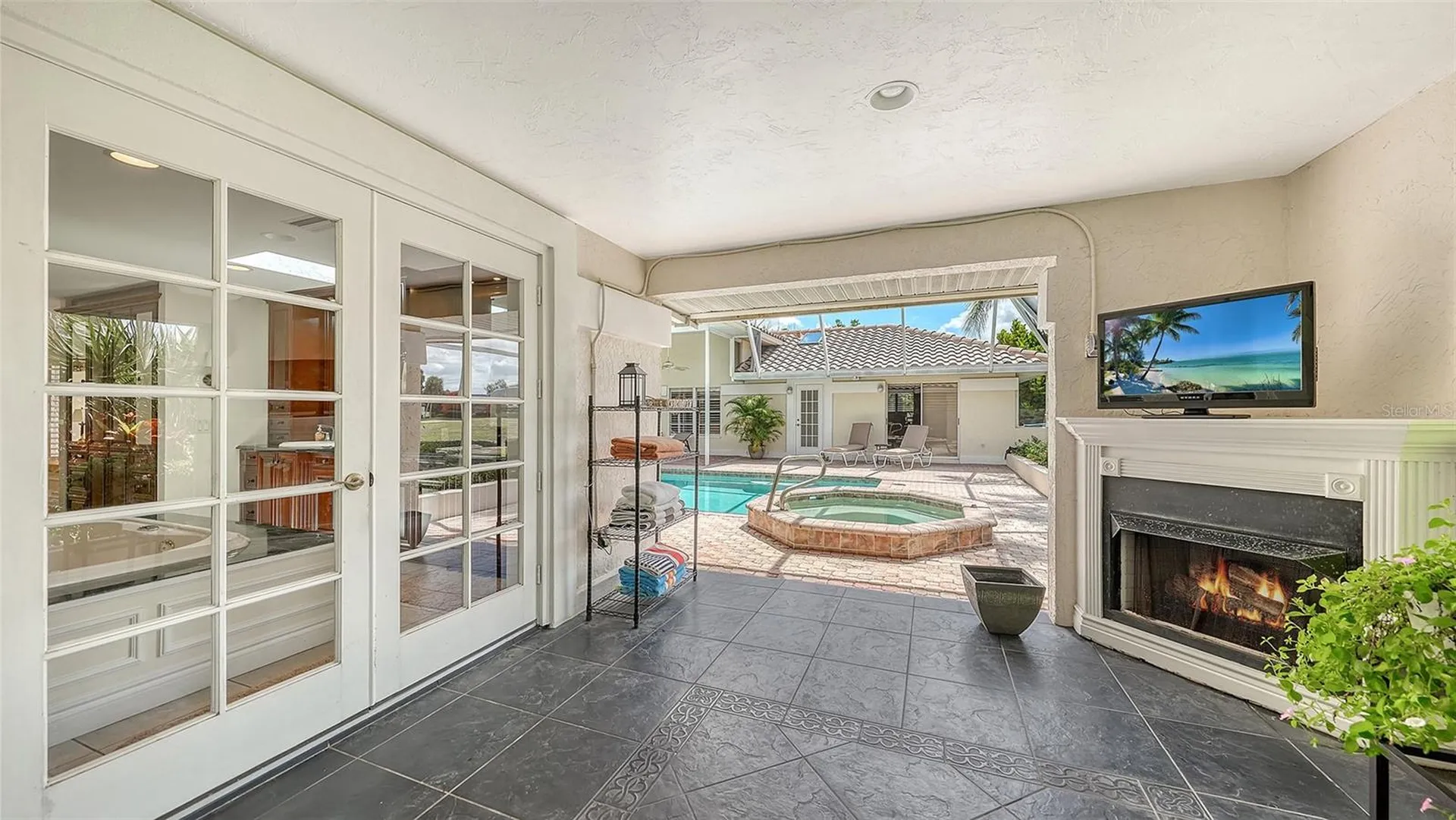 3988 Losillias Drive Sarasota FL 34238