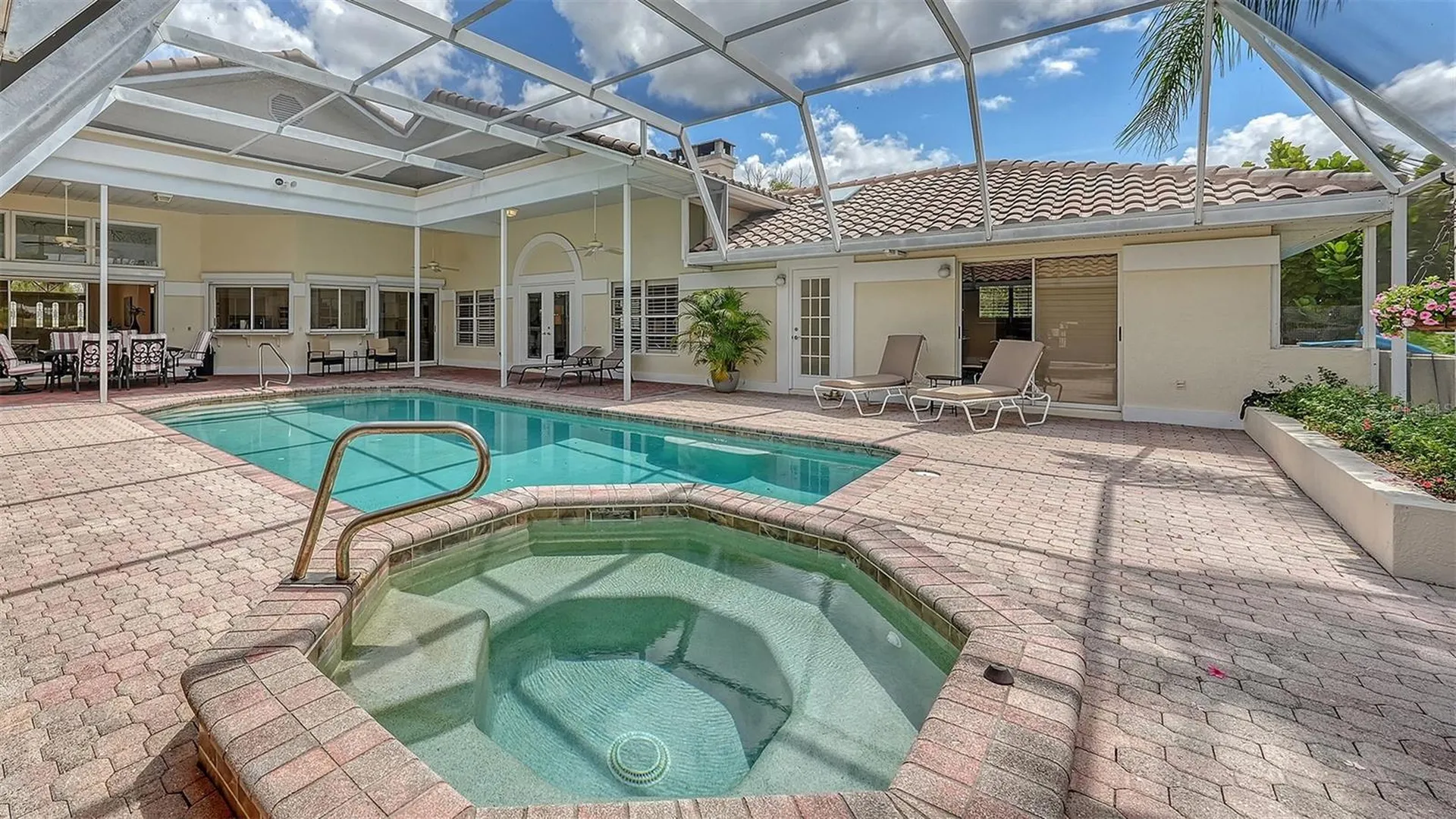 3988 Losillias Drive Sarasota FL 34238