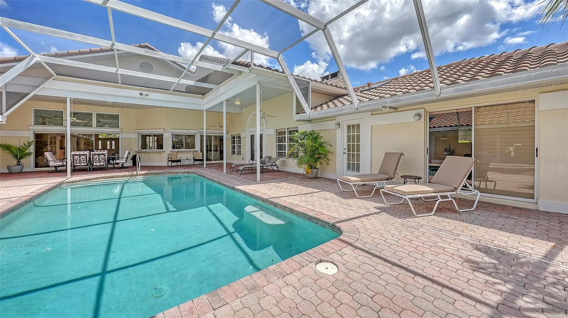 3988 Losillias Drive Sarasota FL 34238