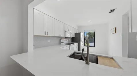 6050 28th Street W Bradenton FL 34207