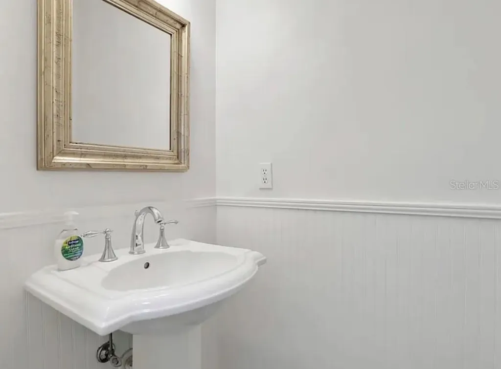 148 S Thornton Avenue Orlando FL 32801