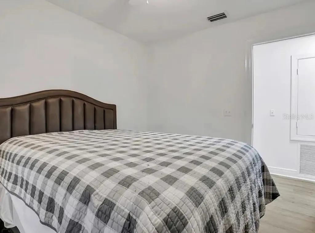 148 S Thornton Avenue Orlando FL 32801