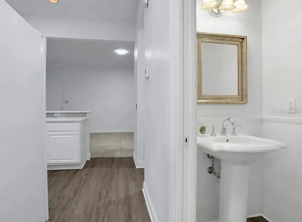 148 S Thornton Avenue Orlando FL 32801