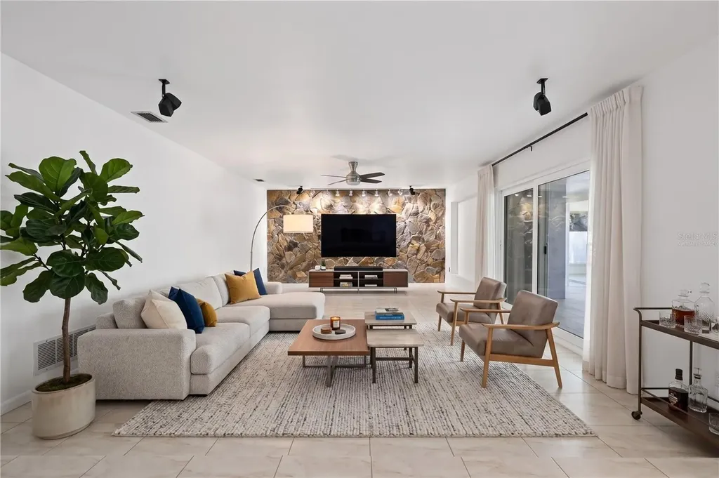 1903 Oro Court Clearwater FL 33764