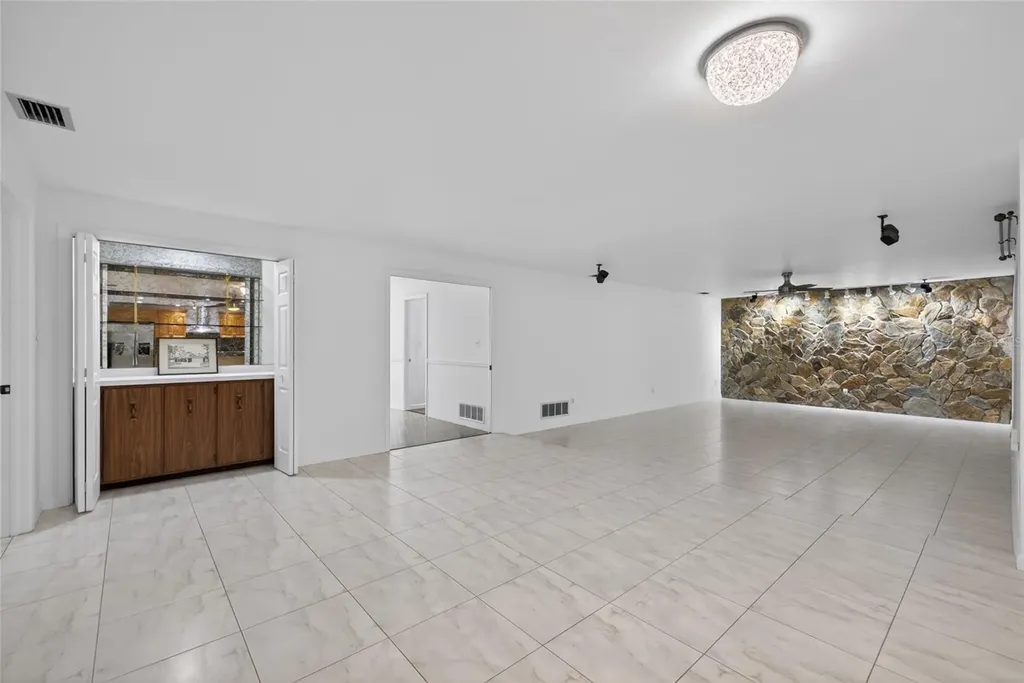 1903 Oro Court Clearwater FL 33764