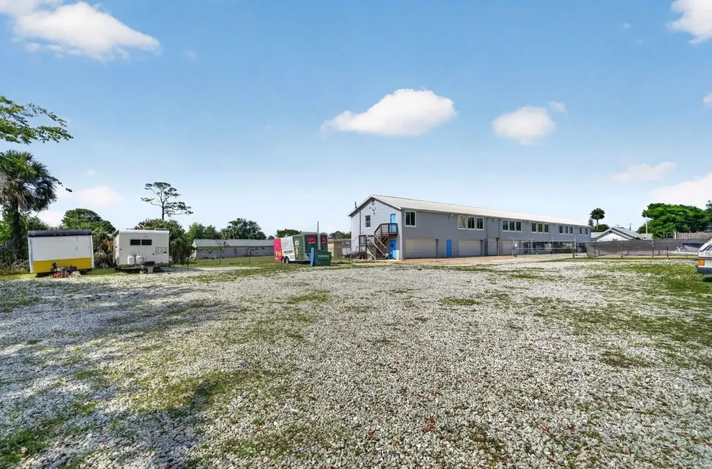 468 Ridgewood Avenue Daytona Beach FL 32117
