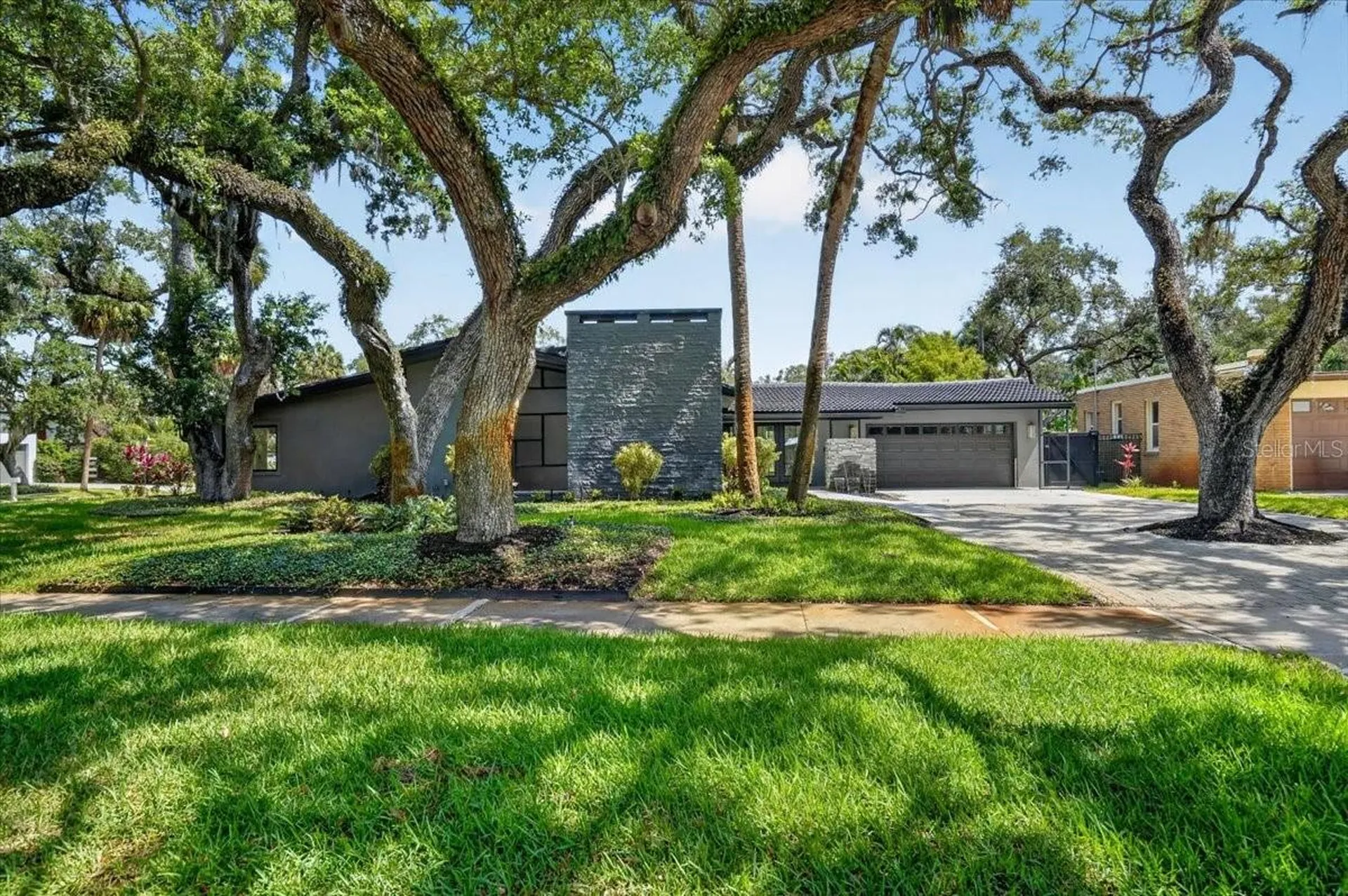 2708 N Dundee Street Tampa FL 33629