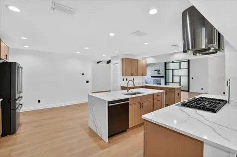 2708 N Dundee Street Tampa FL 33629