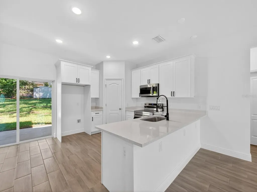 922 N Fairbairn Drive Deltona FL 32725