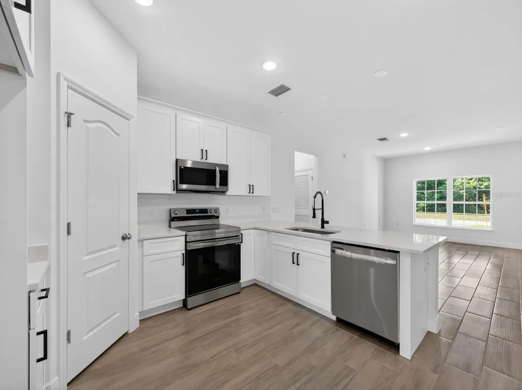 922 N Fairbairn Drive Deltona FL 32725