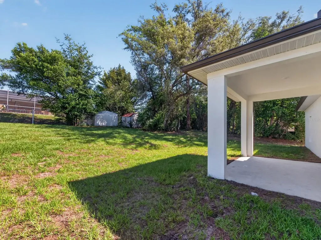 922 N Fairbairn Drive Deltona FL 32725
