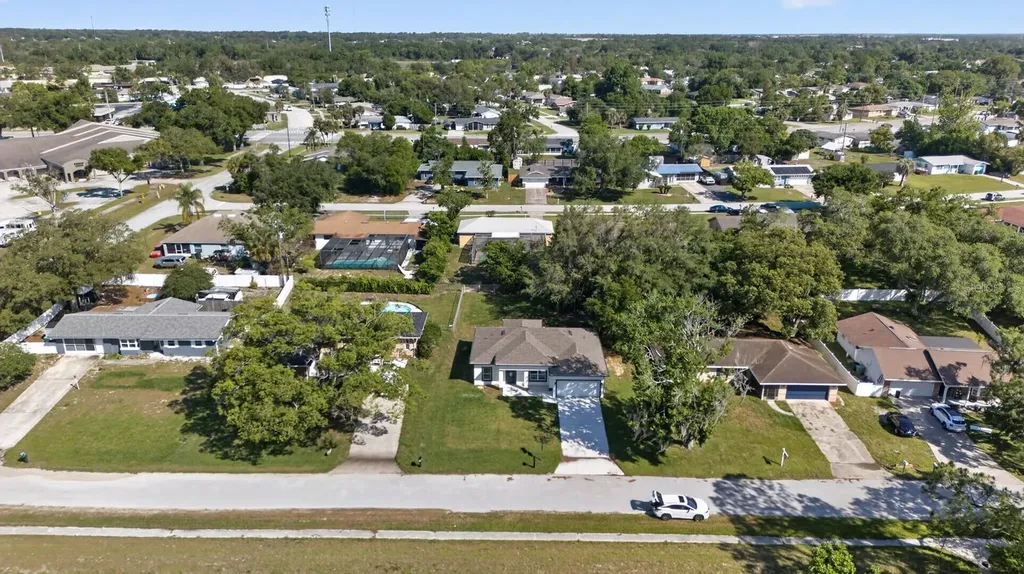 922 N Fairbairn Drive Deltona FL 32725