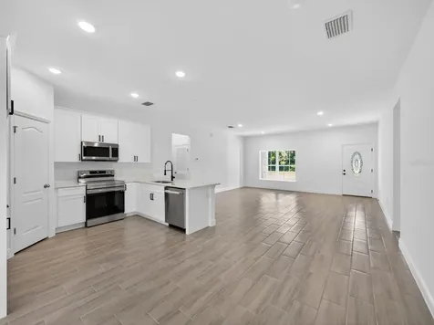 922 N Fairbairn Drive Deltona FL 32725