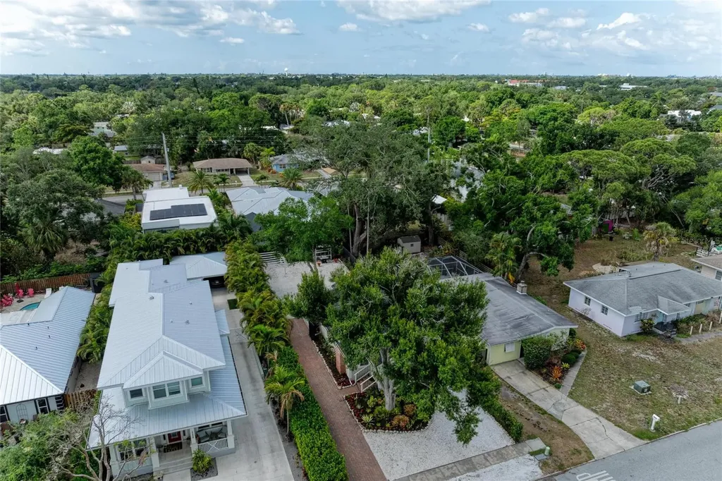 2250 Hillview Street Sarasota FL 34239