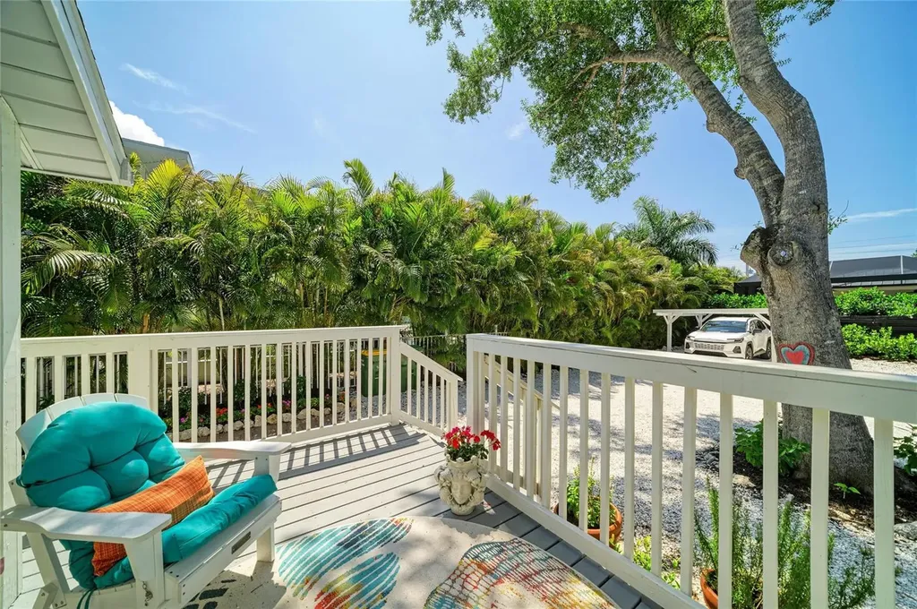 2250 Hillview Street Sarasota FL 34239