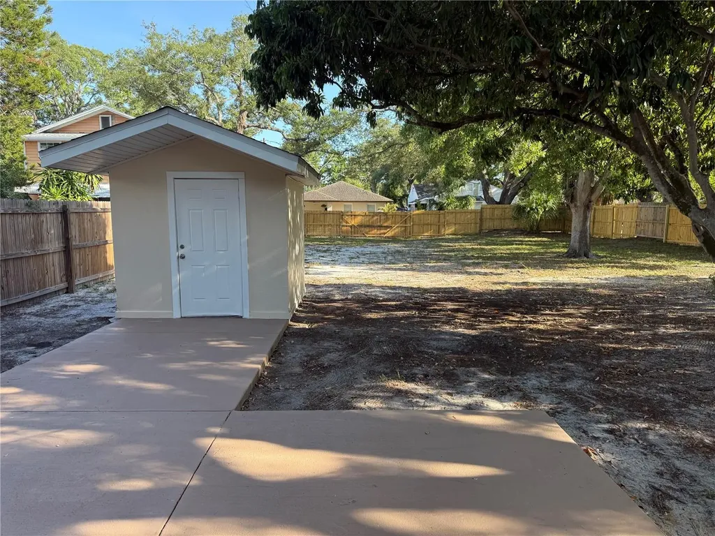 3726 18th Avenue S St Petersburg FL 33711