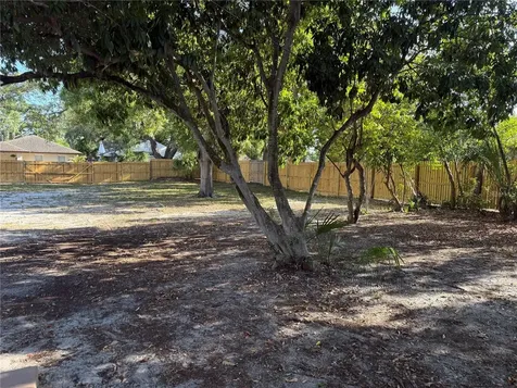 3726 18th Avenue S St Petersburg FL 33711