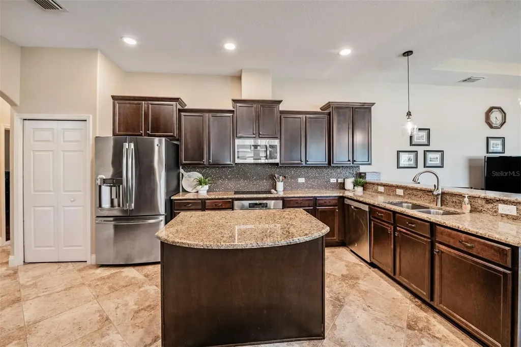 27205 Hawks Nest Circle Wesley Chapel FL 33544