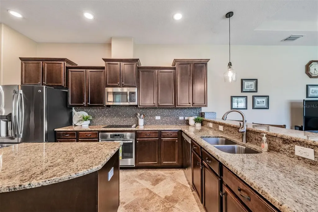 27205 Hawks Nest Circle Wesley Chapel FL 33544