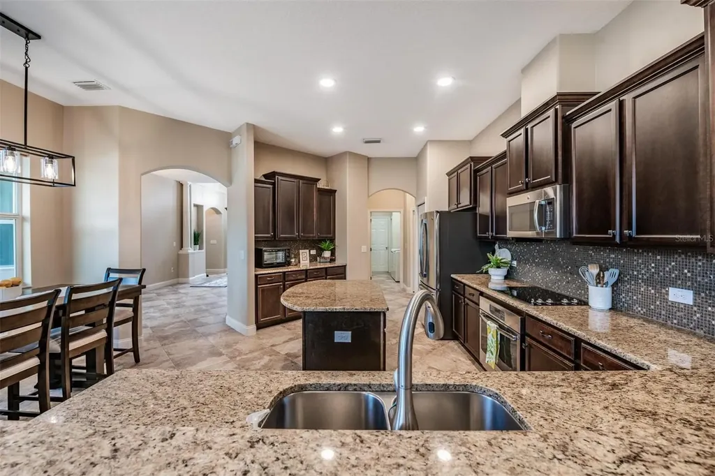 27205 Hawks Nest Circle Wesley Chapel FL 33544