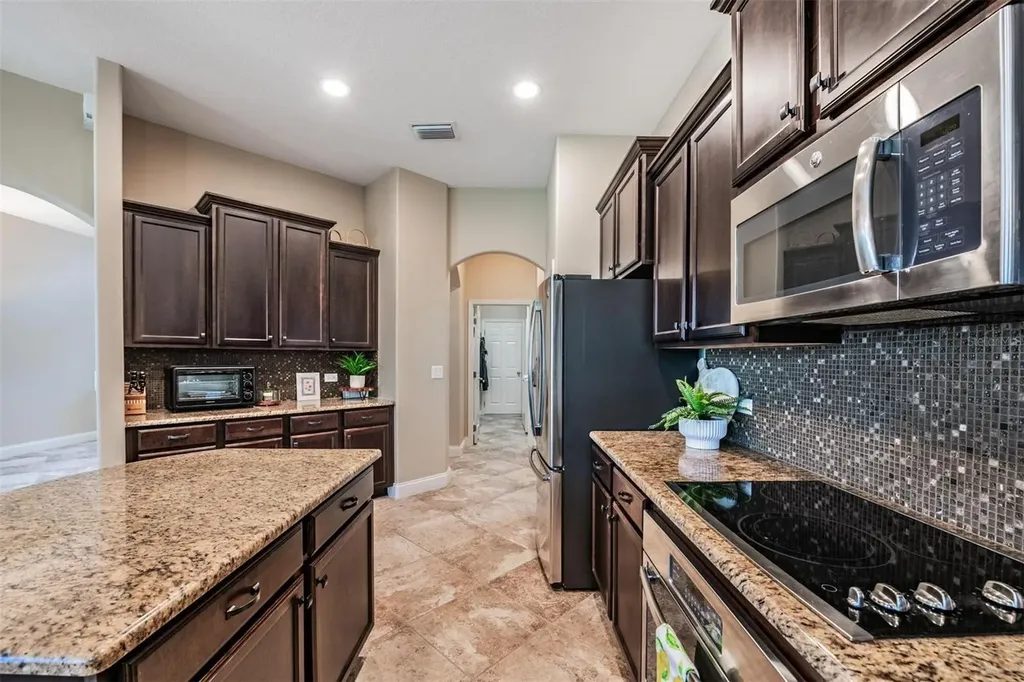 27205 Hawks Nest Circle Wesley Chapel FL 33544