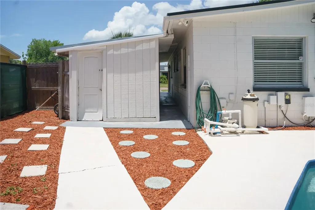 6552 S West Shore Circle Tampa FL 33616