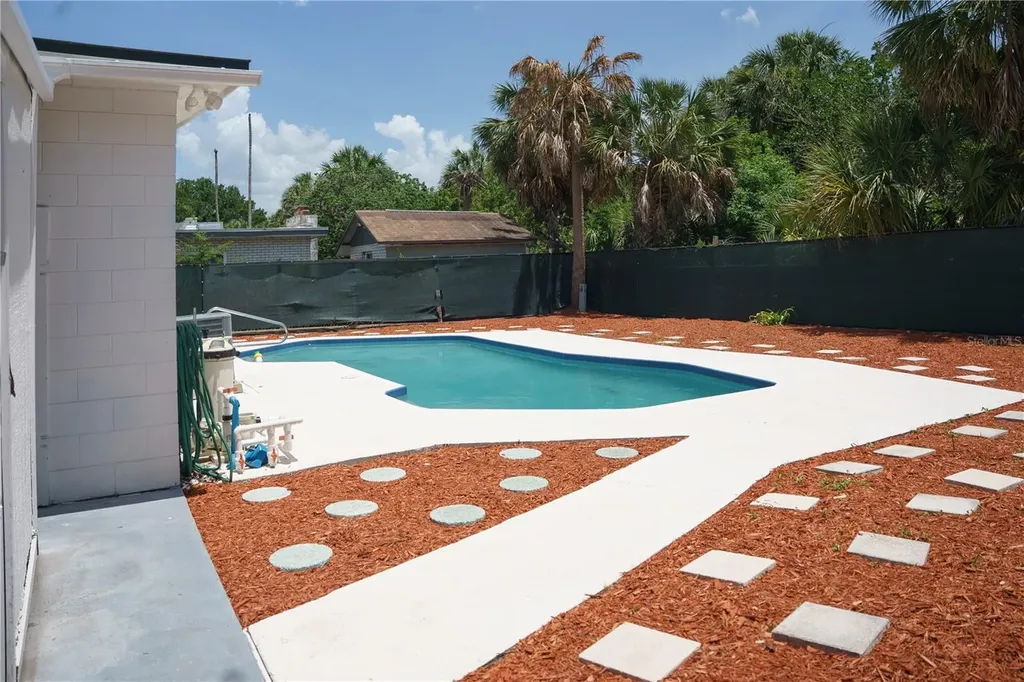 6552 S West Shore Circle Tampa FL 33616