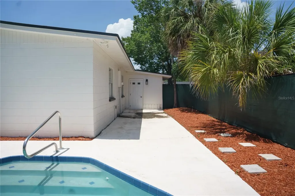6552 S West Shore Circle Tampa FL 33616