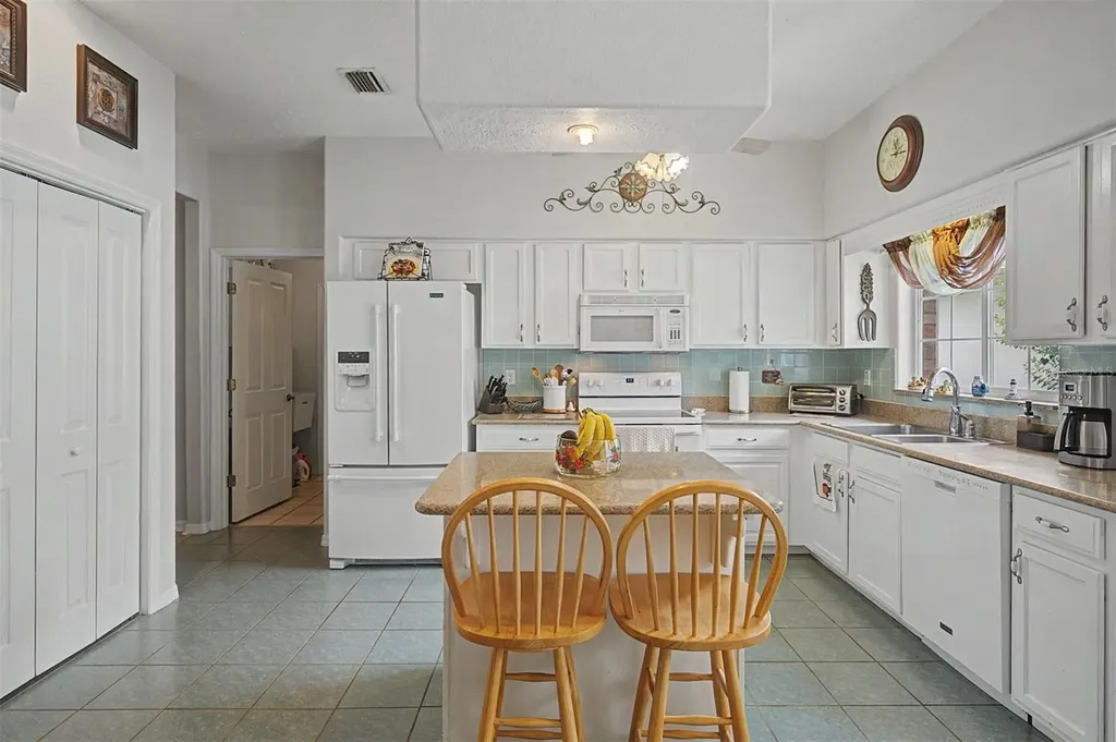 6634 Northlake Drive Zephyrhills FL 33542