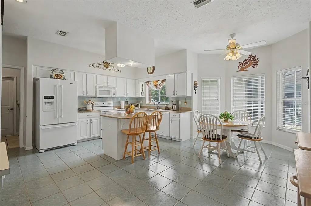 6634 Northlake Drive Zephyrhills FL 33542