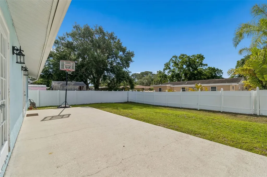 1898 76th Place N St Petersburg FL 33702