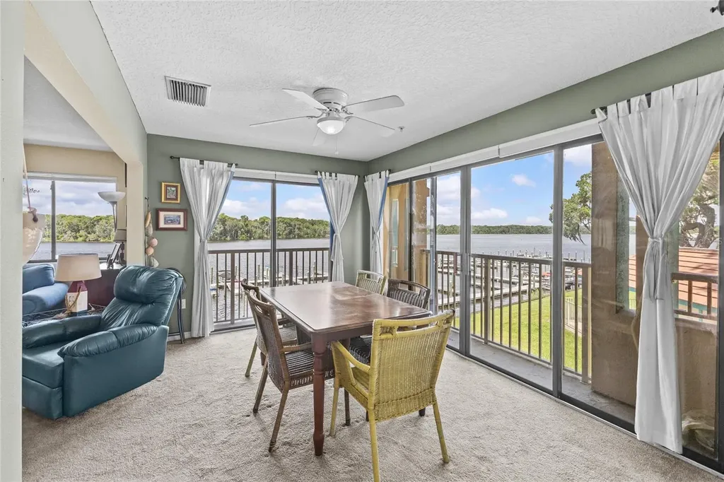 99 Broad River Place Welaka FL 32193