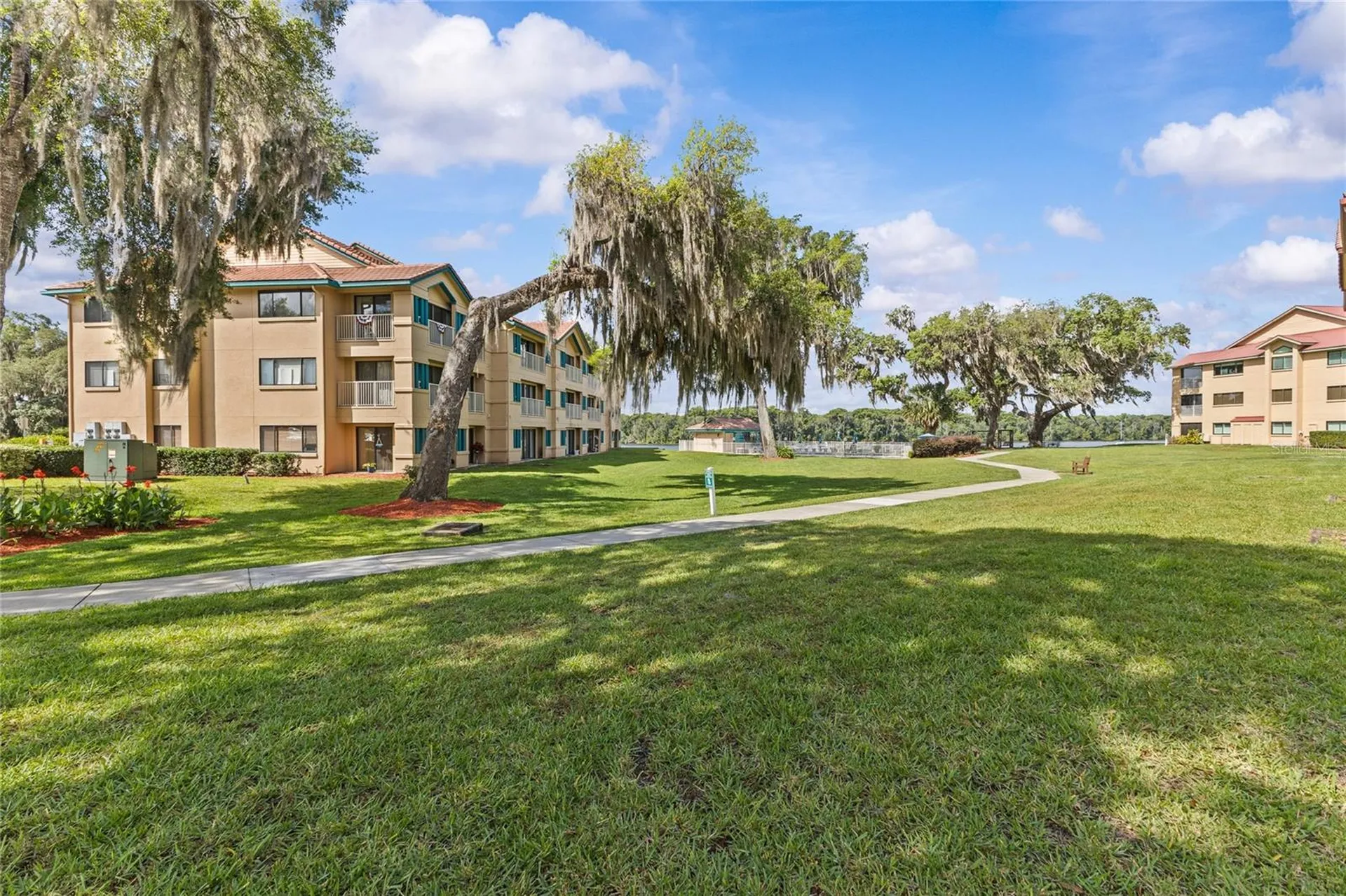 99 Broad River Place Welaka FL 32193