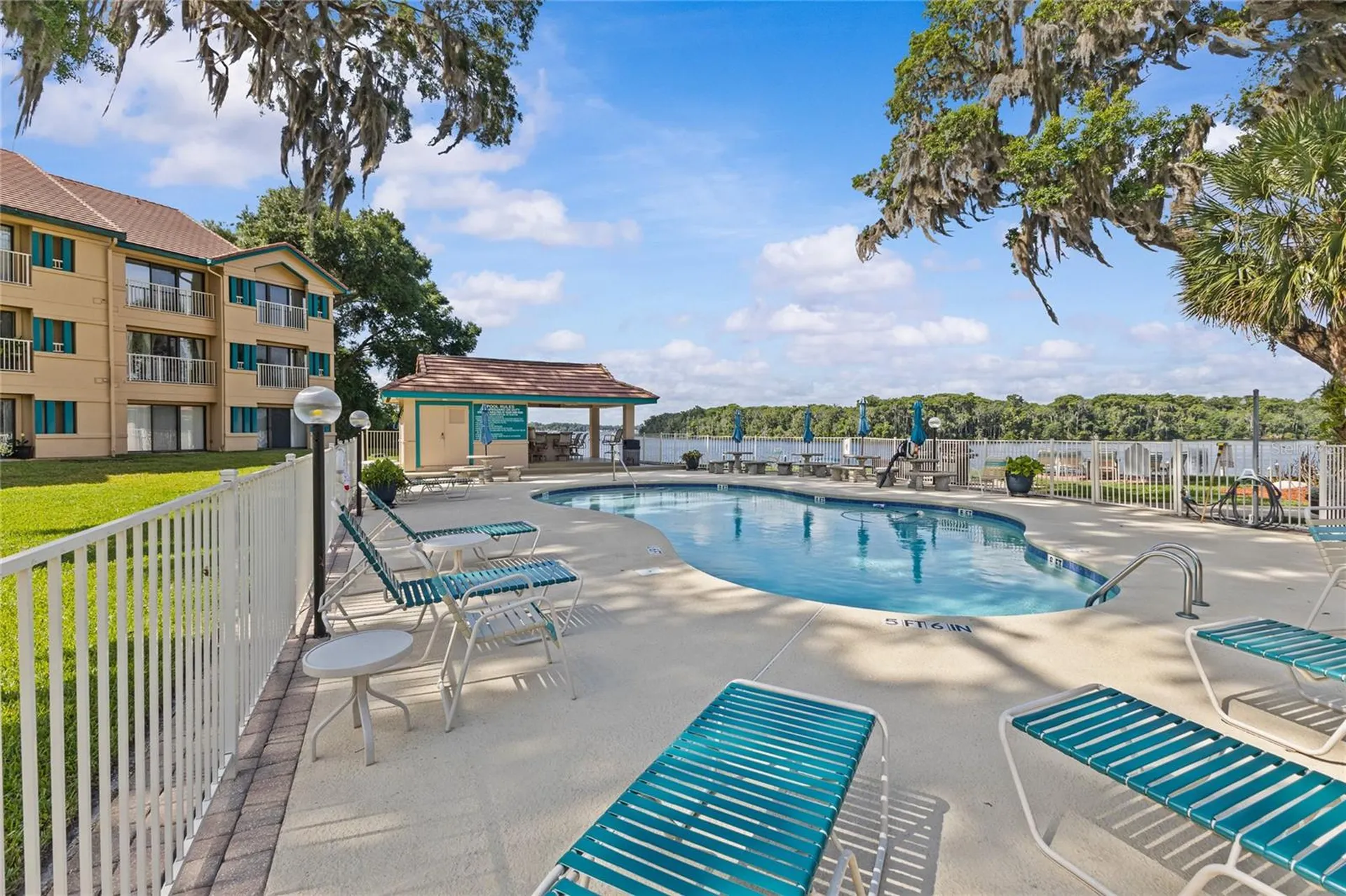99 Broad River Place Welaka FL 32193