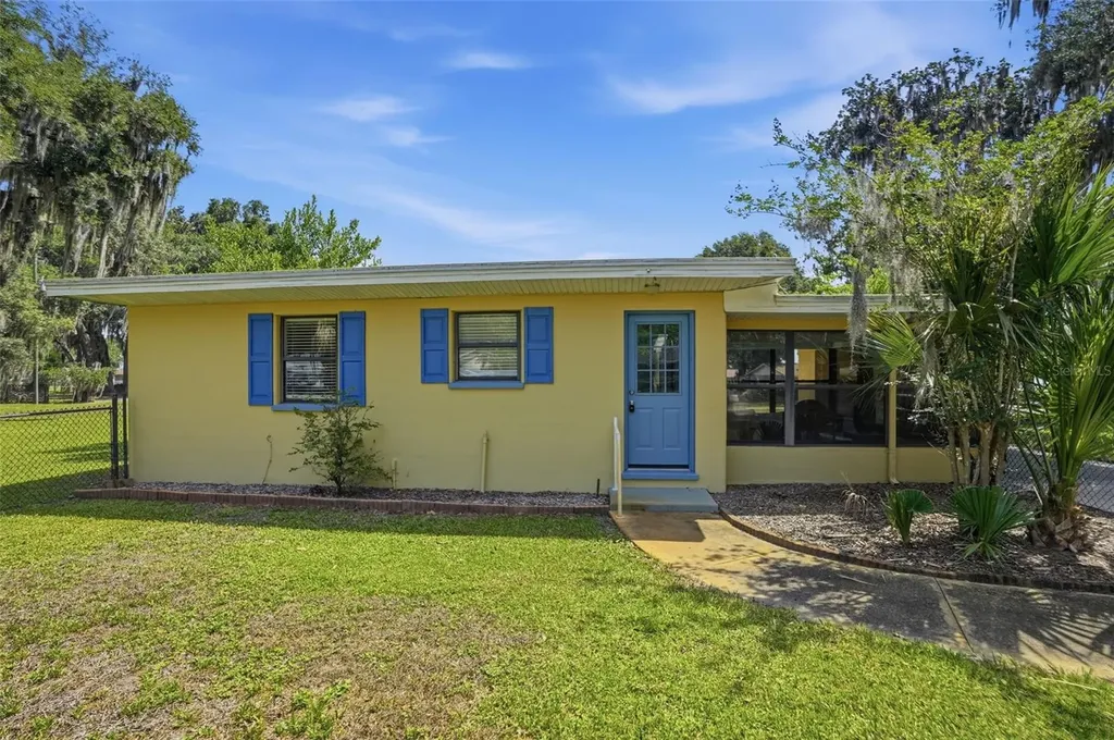 951 Cr 453 Lake Panasoffkee FL 33538
