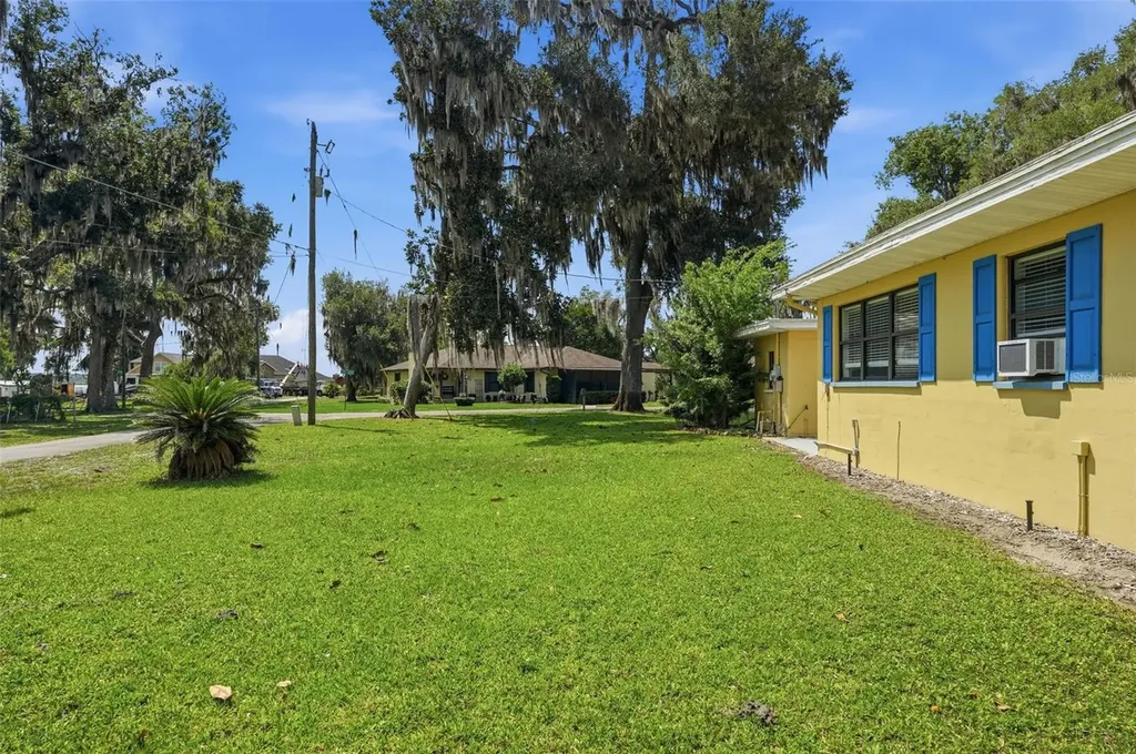 951 Cr 453 Lake Panasoffkee FL 33538