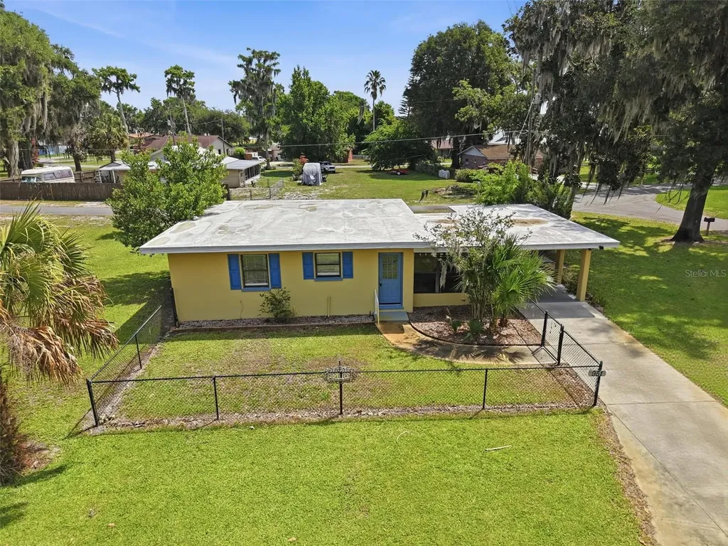 951 Cr 453 Lake Panasoffkee FL 33538