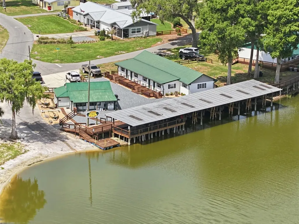 951 Cr 453 Lake Panasoffkee FL 33538