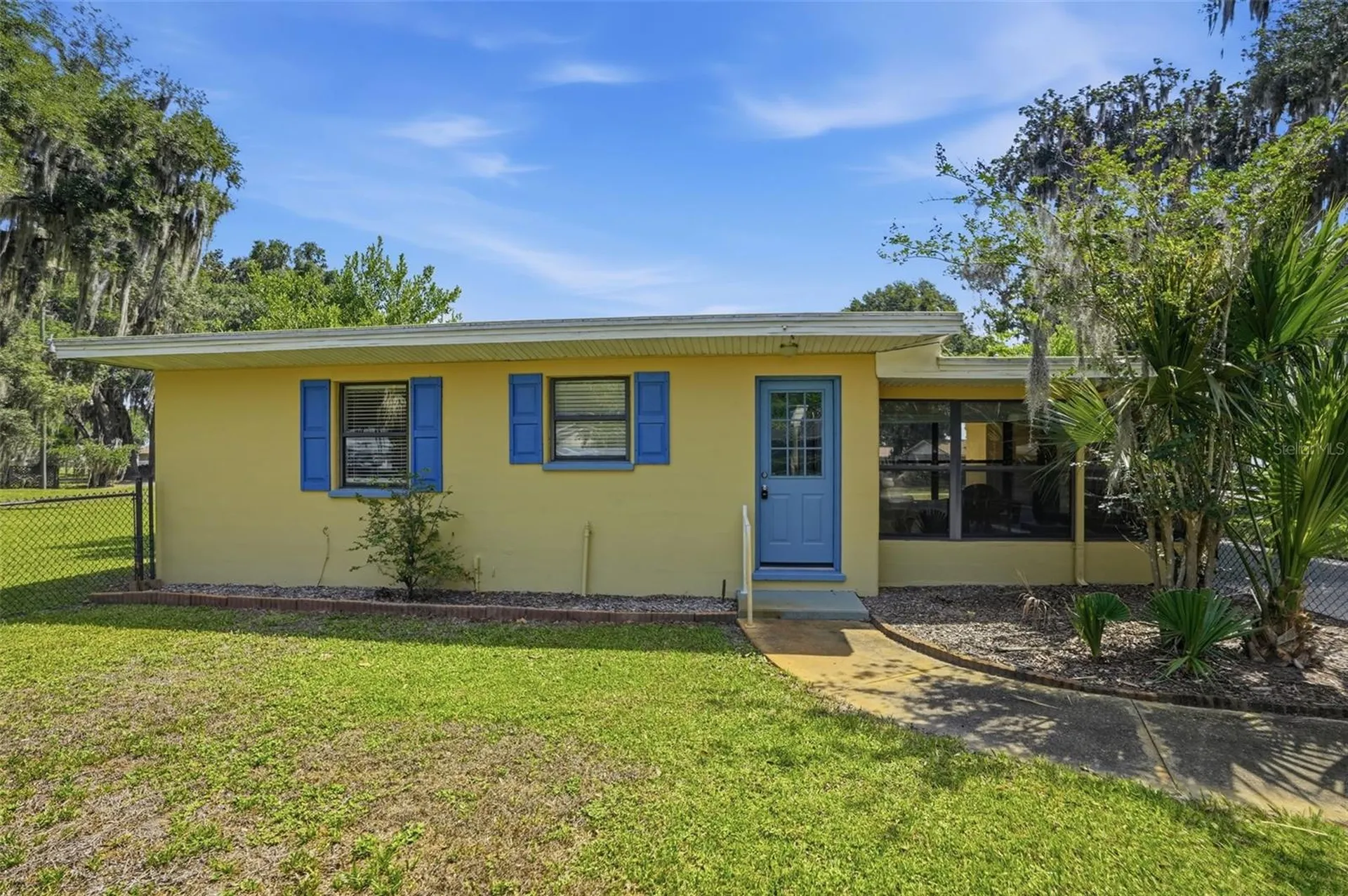 951 Cr 453 Lake Panasoffkee FL 33538