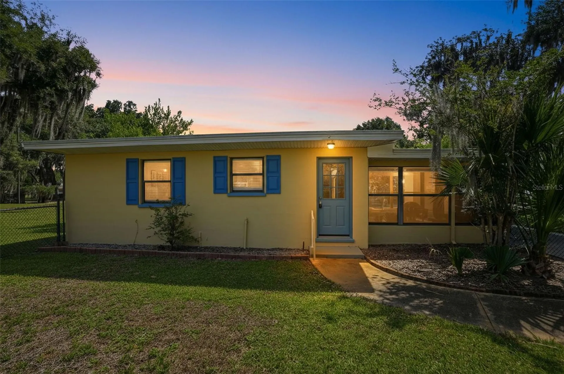 951 Cr 453 Lake Panasoffkee FL 33538