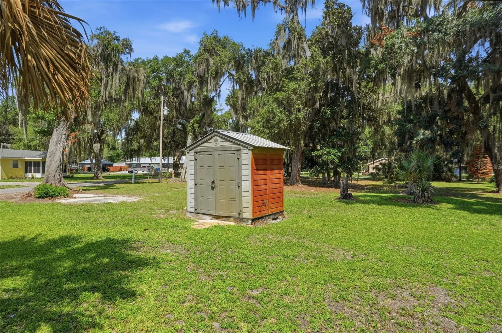 951 Cr 453 Lake Panasoffkee FL 33538