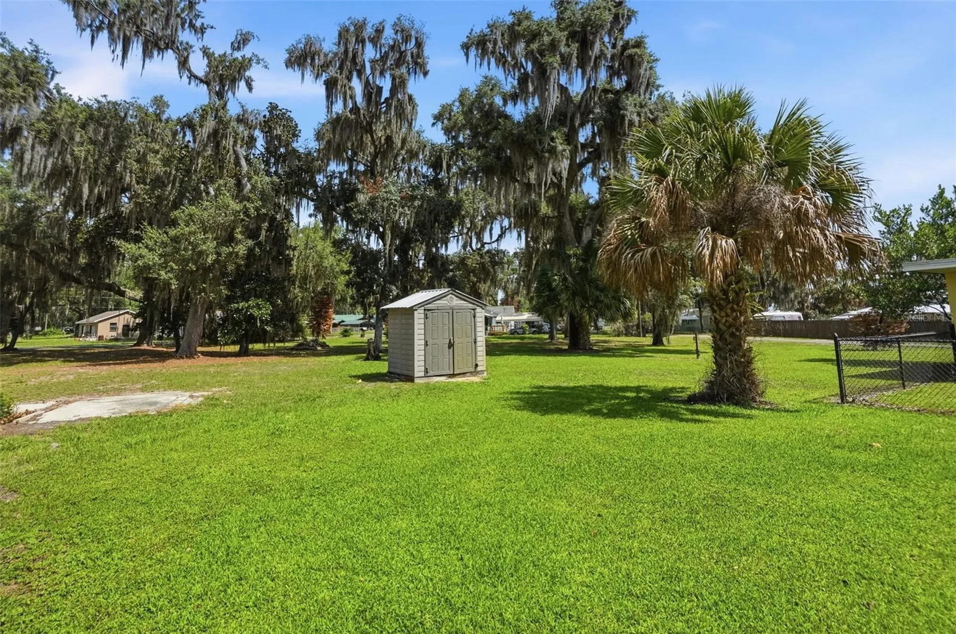 951 Cr 453 Lake Panasoffkee FL 33538