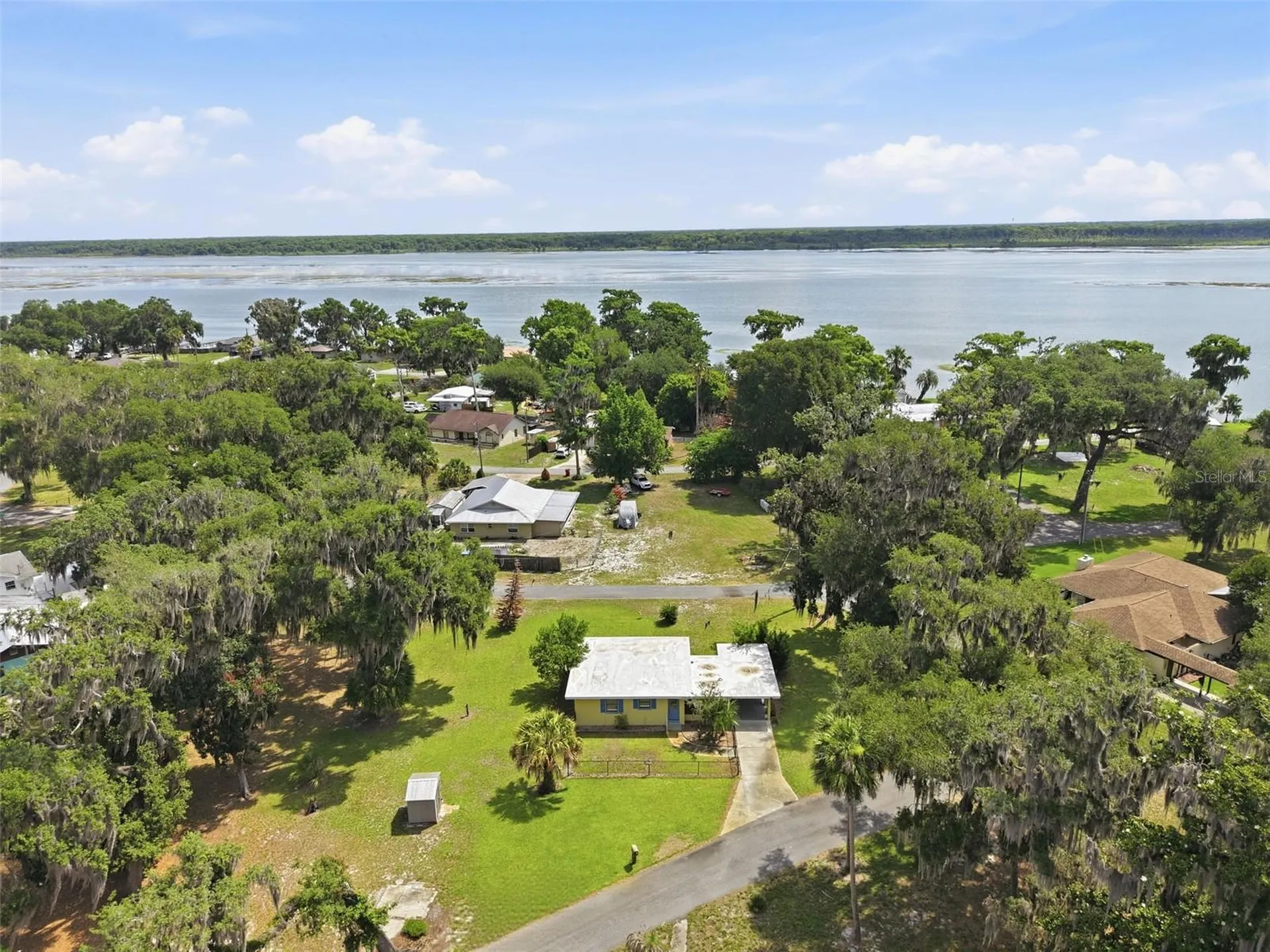 951 Cr 453 Lake Panasoffkee FL 33538