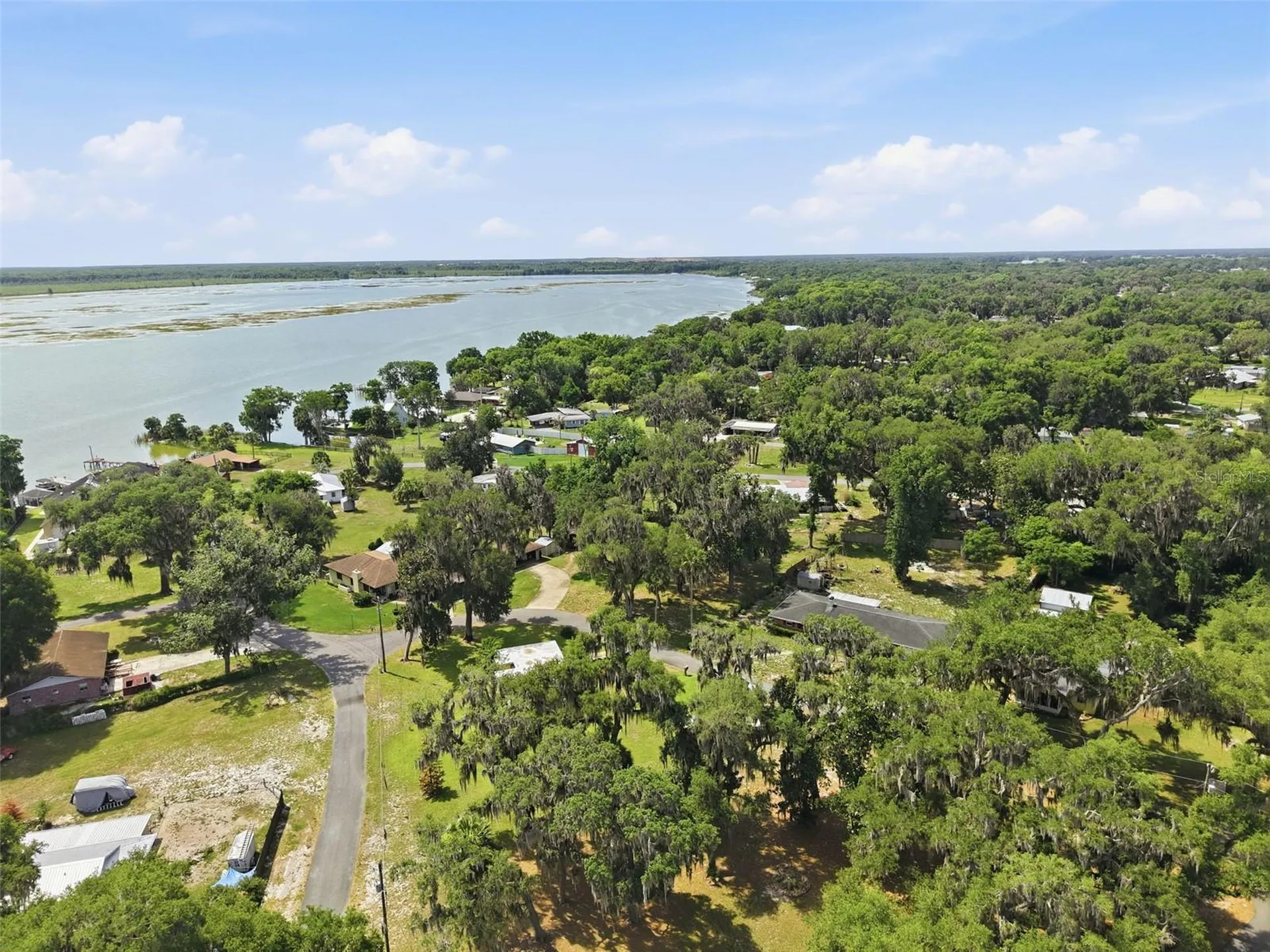 951 Cr 453 Lake Panasoffkee FL 33538