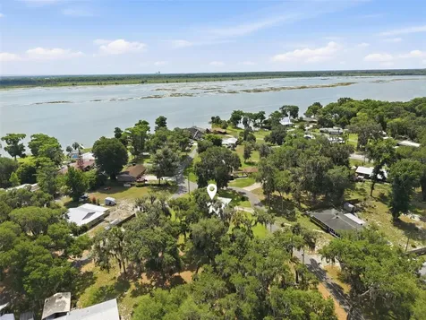 951 Cr 453 Lake Panasoffkee FL 33538