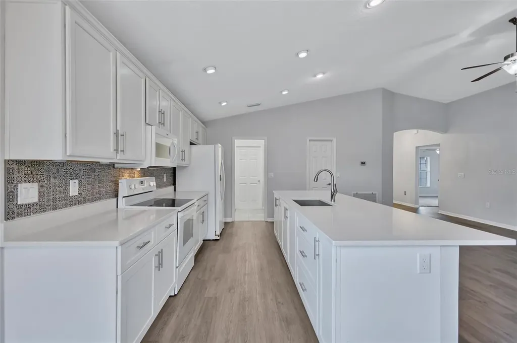 7056 Gideon Circle Zephyrhills FL 33541