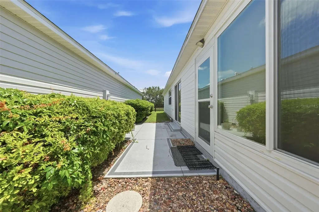 1607 Navidad Street The Villages FL 32162