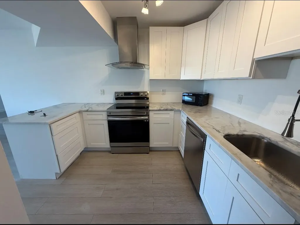 51 Island Way Clearwater Beach FL 33767